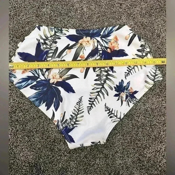 Zaful bikini Medium 1950s two-piece blue and white floral summertime pool beach - Picture 7 of 16